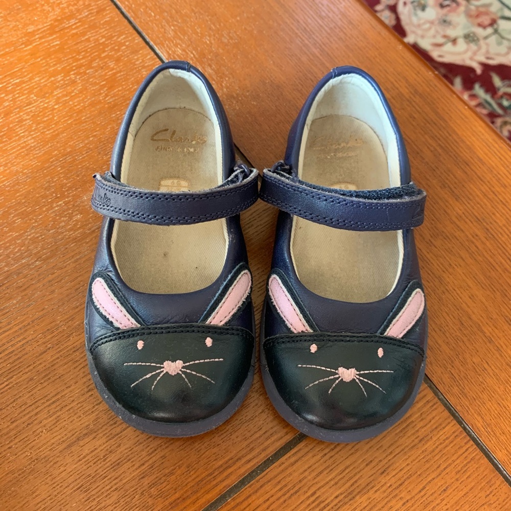 SOLD Clark’s Toddler Mouse Shoes size 6 1/2W